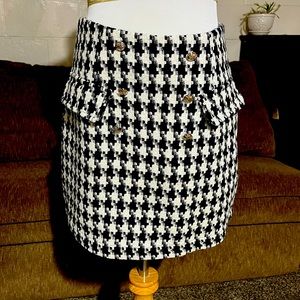 SHEIN, size 4, black and white hounds tooth skirt